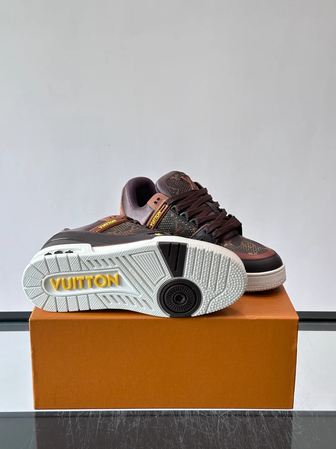 Кроссовки Женские Louis Vuitton 17349546