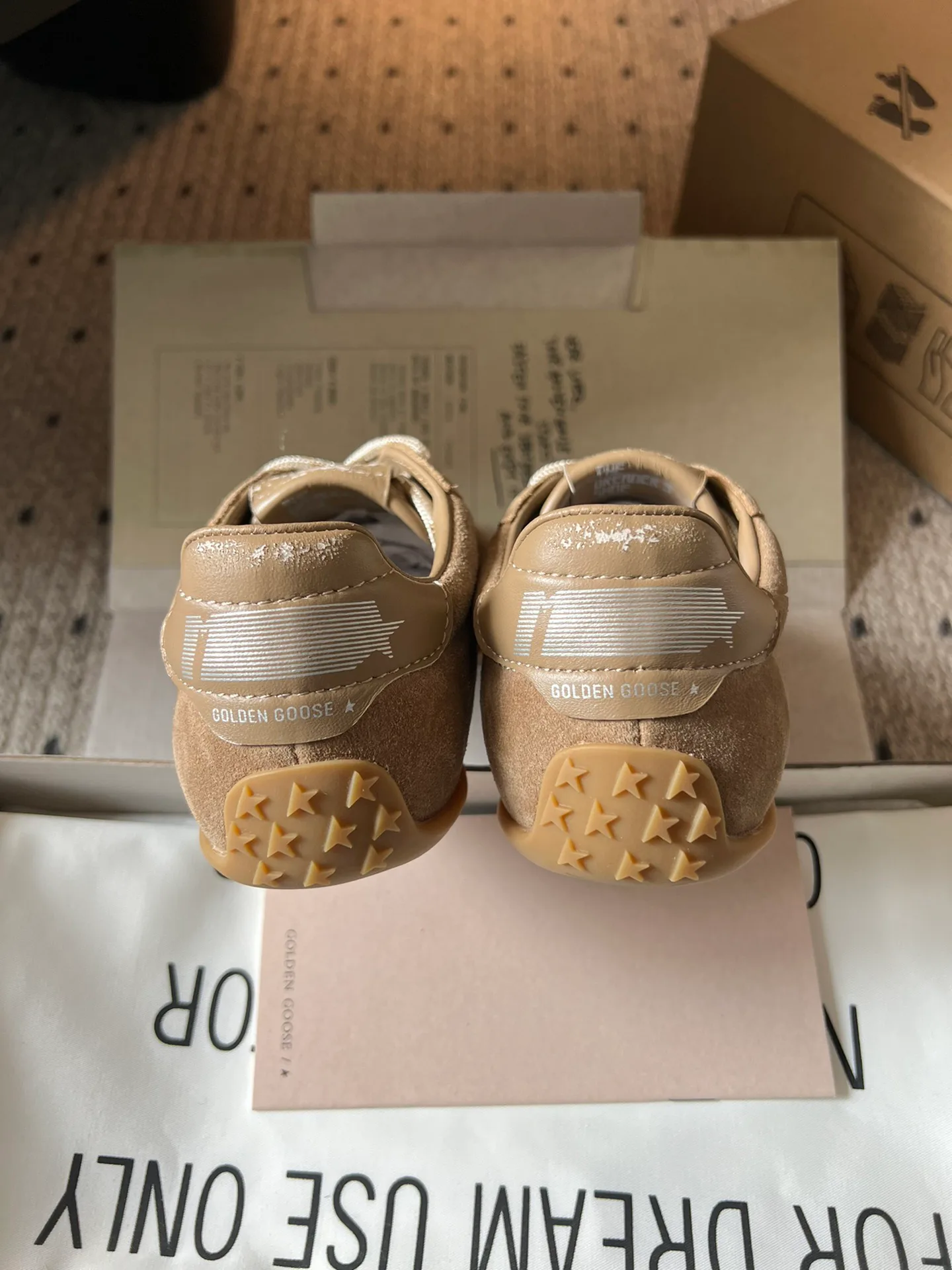 Кроссовки Женские Golden Goose 19394697