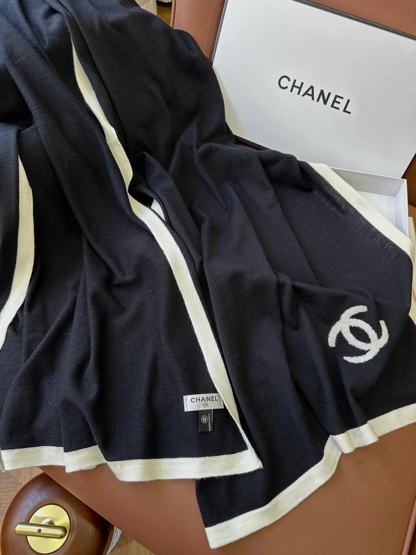 Шарфы Chanel 18127778