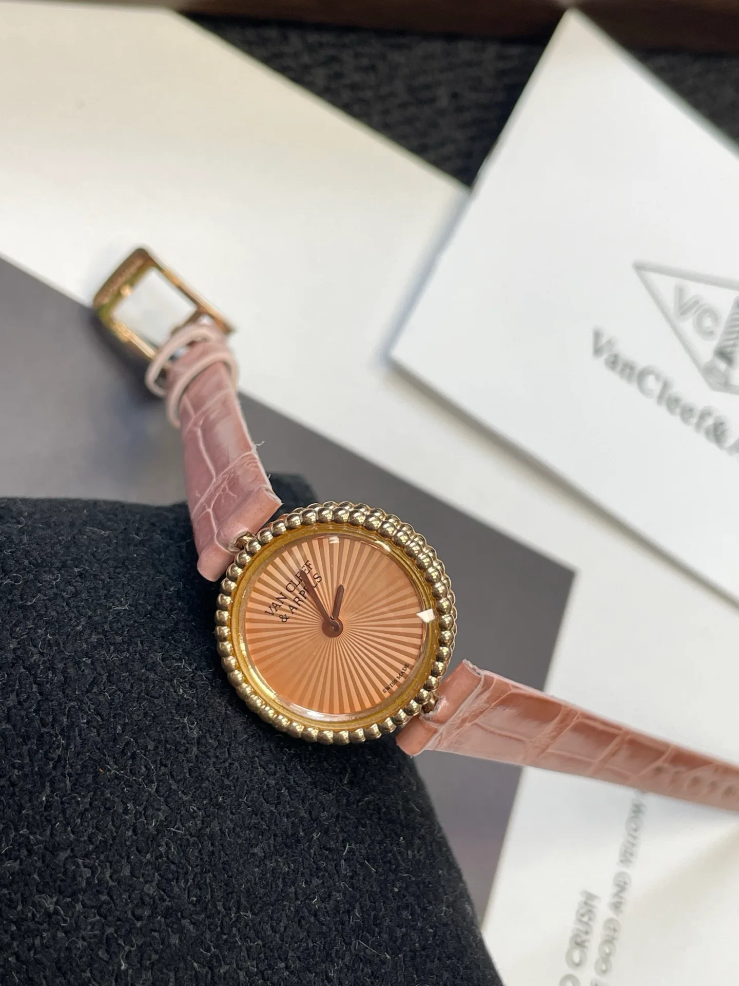 Часы Женские Van Cleef & Arpels 17336728