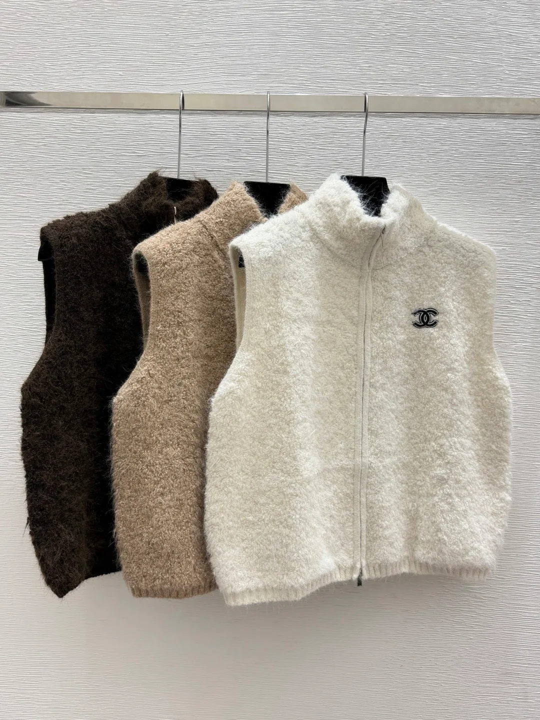 Жилеты Женские Chanel 19005663