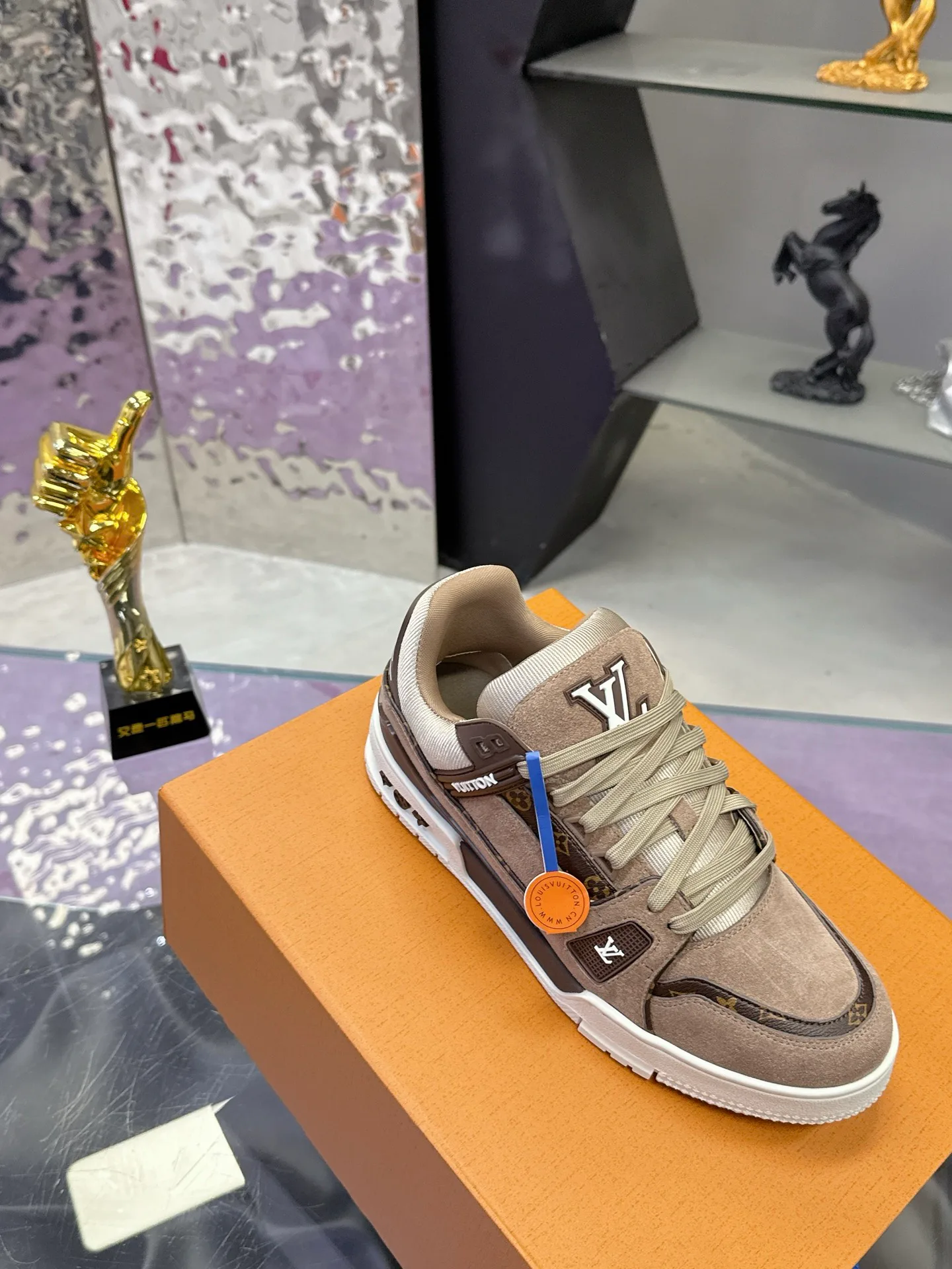 Кроссовки Женские Louis Vuitton 17530416