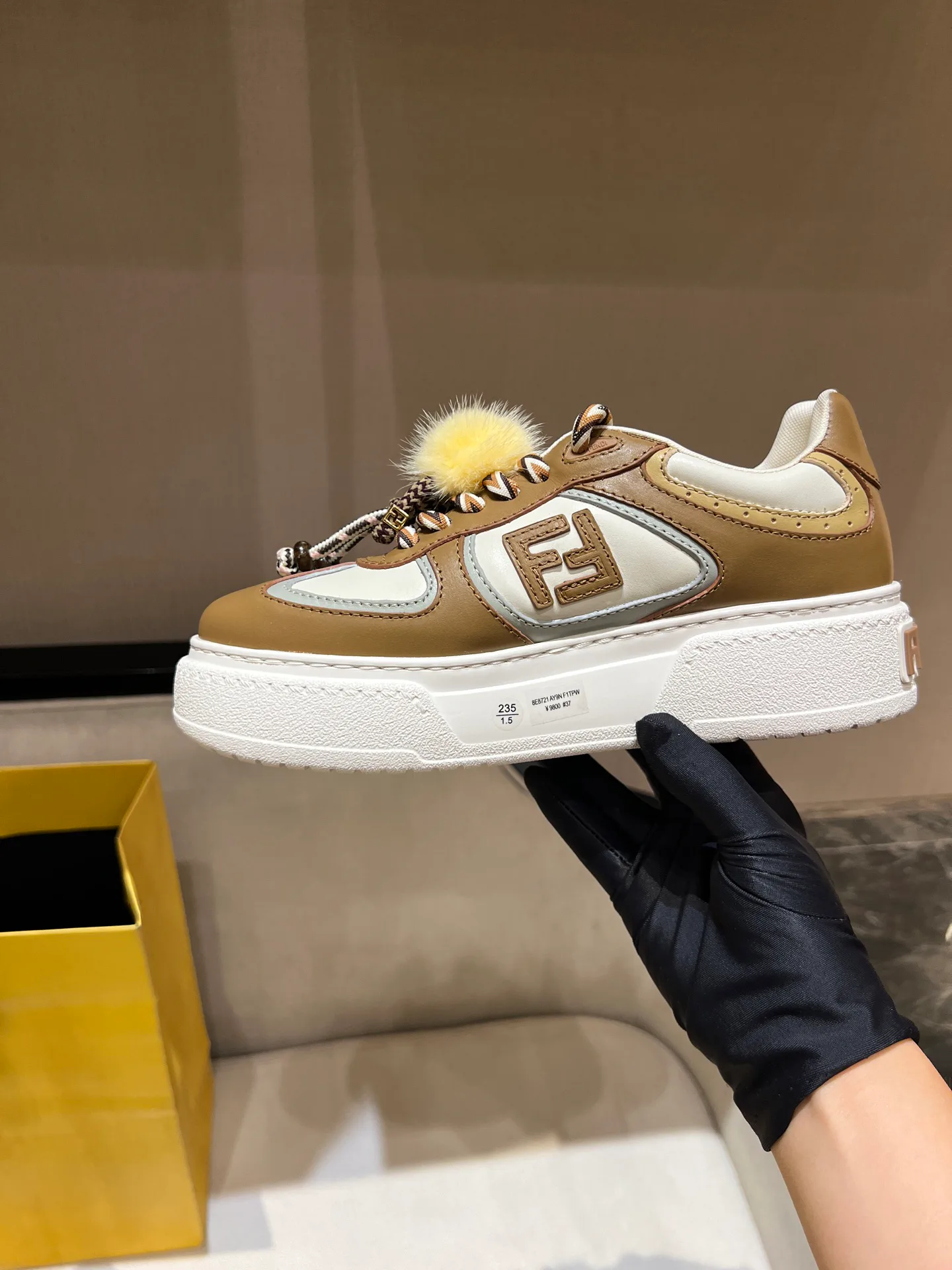 Кроссовки Женские Fendi 139623