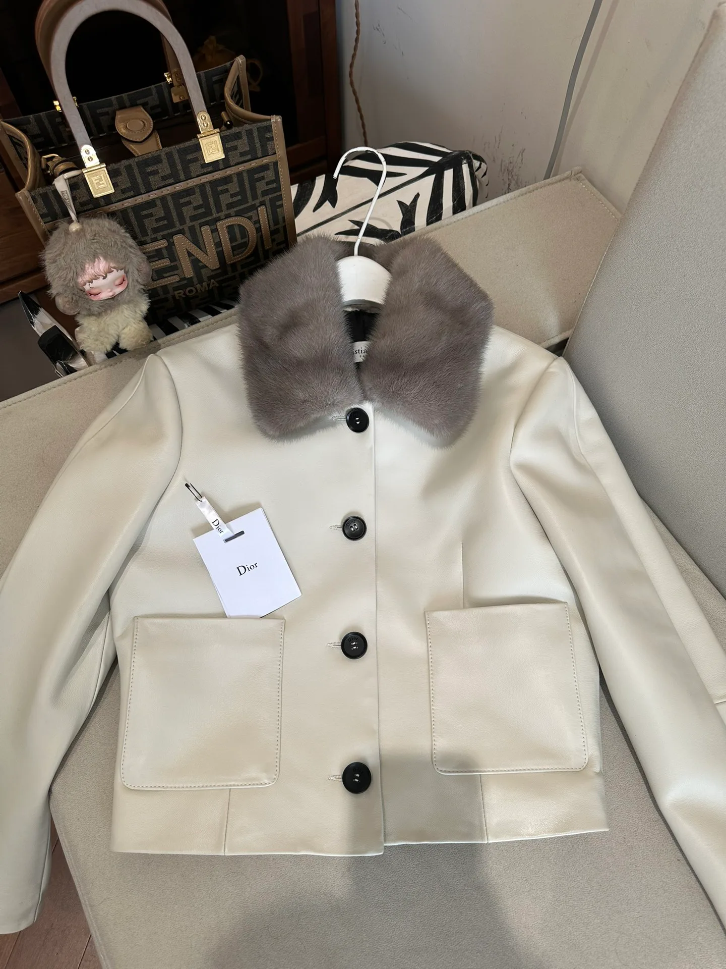 Кожаные Куртки И Дублёнки Женские Christian Dior 2742083