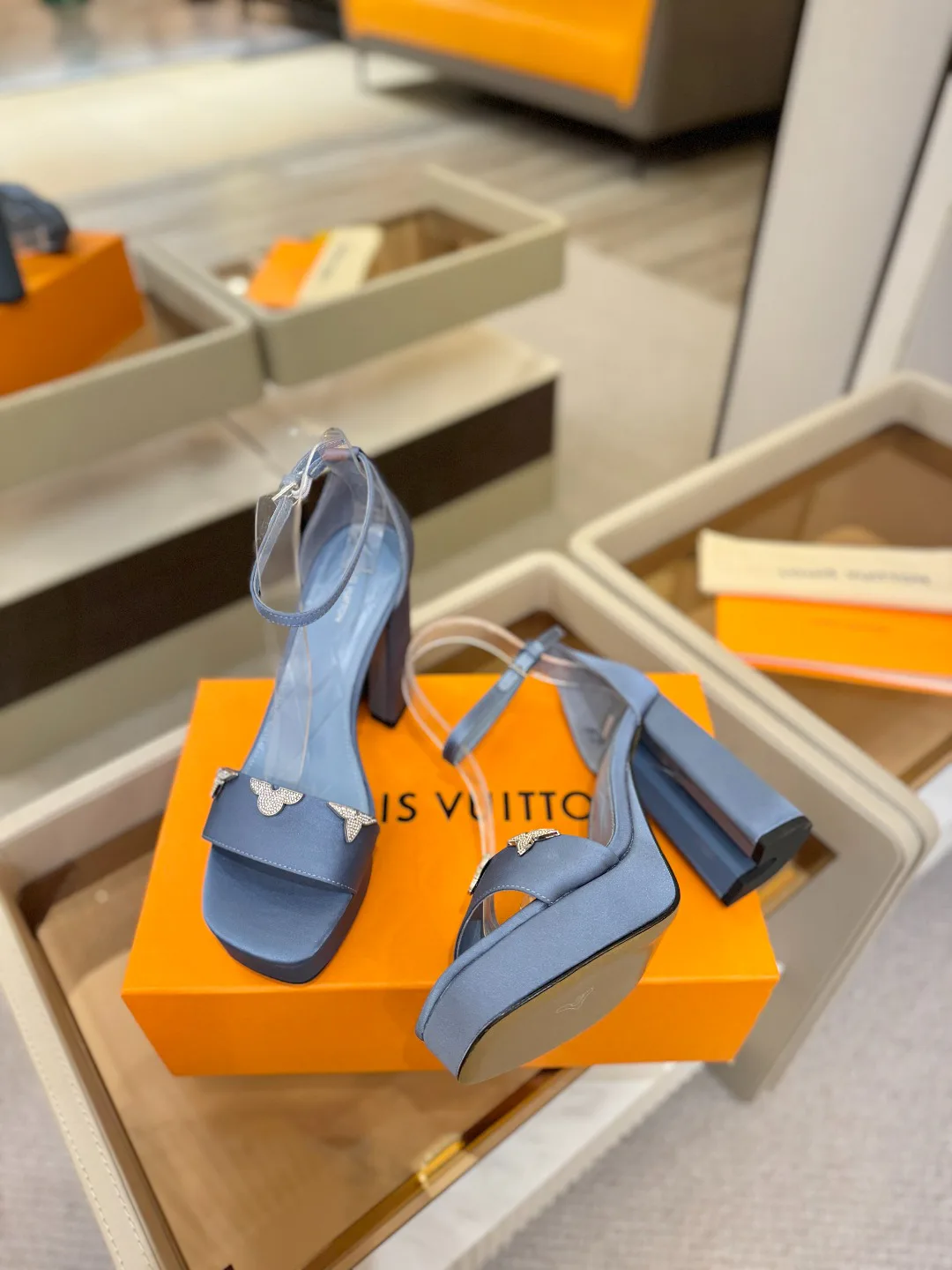 Босоножки Женские Louis Vuitton 10910183