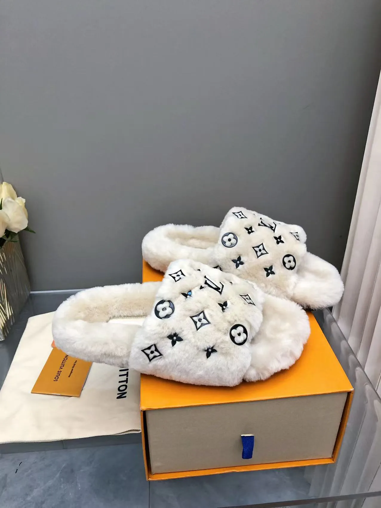 Тапочки Женские Louis Vuitton Тапочки Женские Louis Vuitton