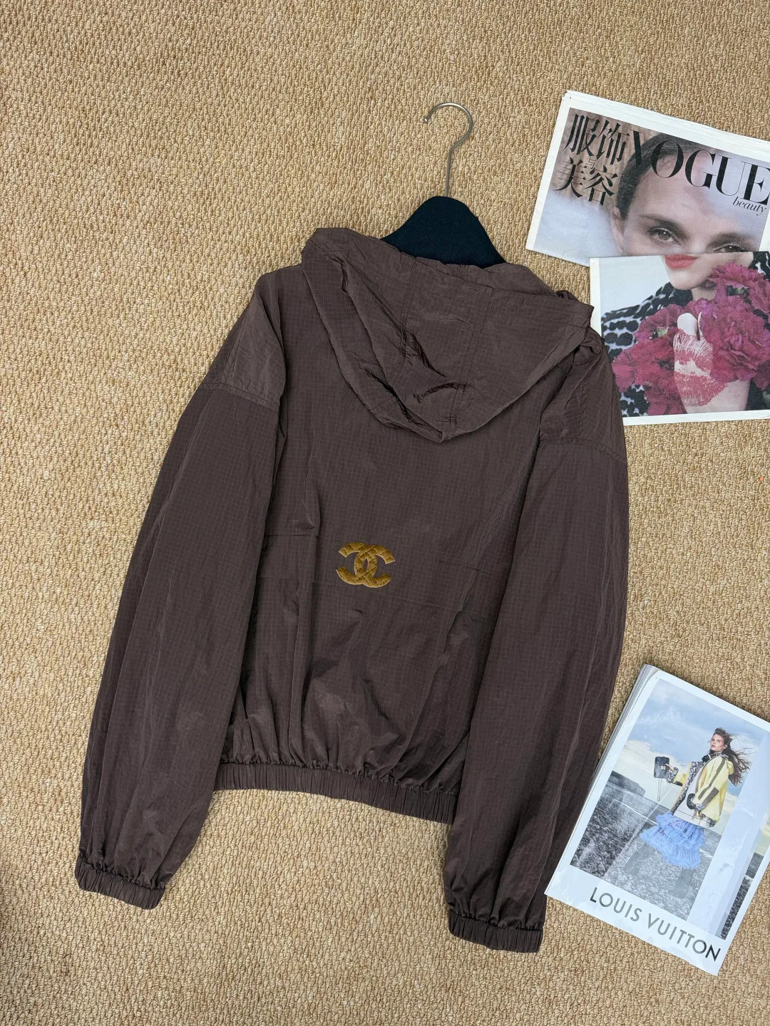 Куртки И Пуховики Женские Chanel 13153884