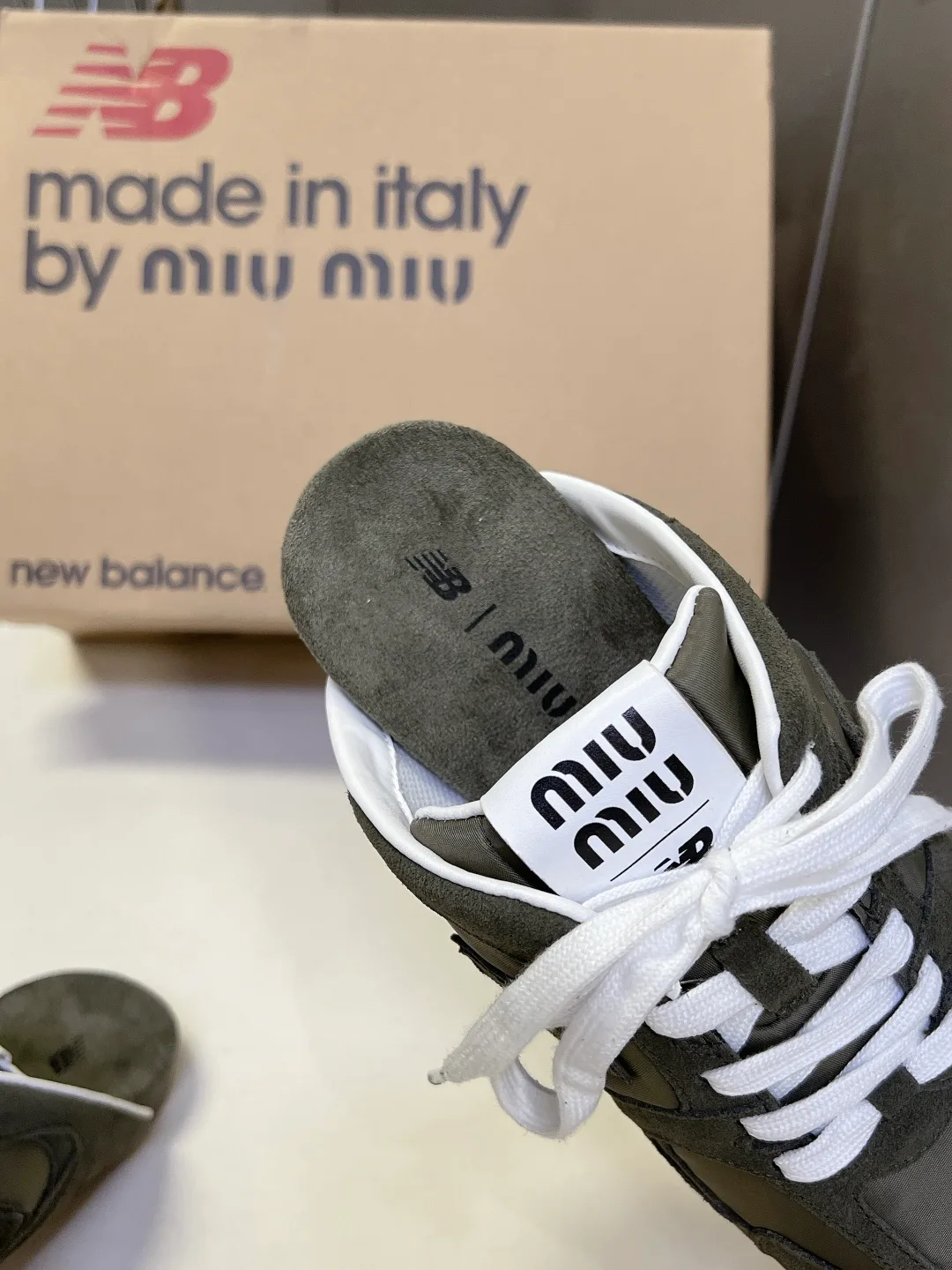 Кроссовки Женские Miu Miu 17449345