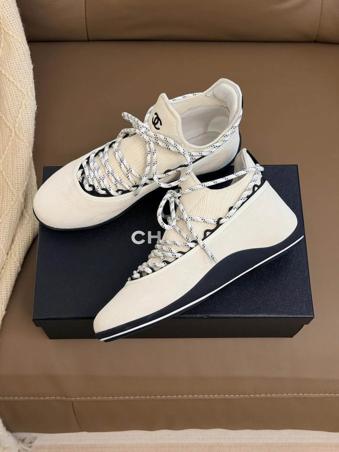 Кроссовки Женские Chanel 17510619