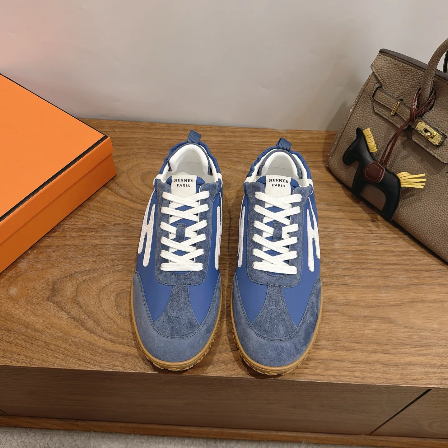 Кроссовки Женские Hermes 18230834