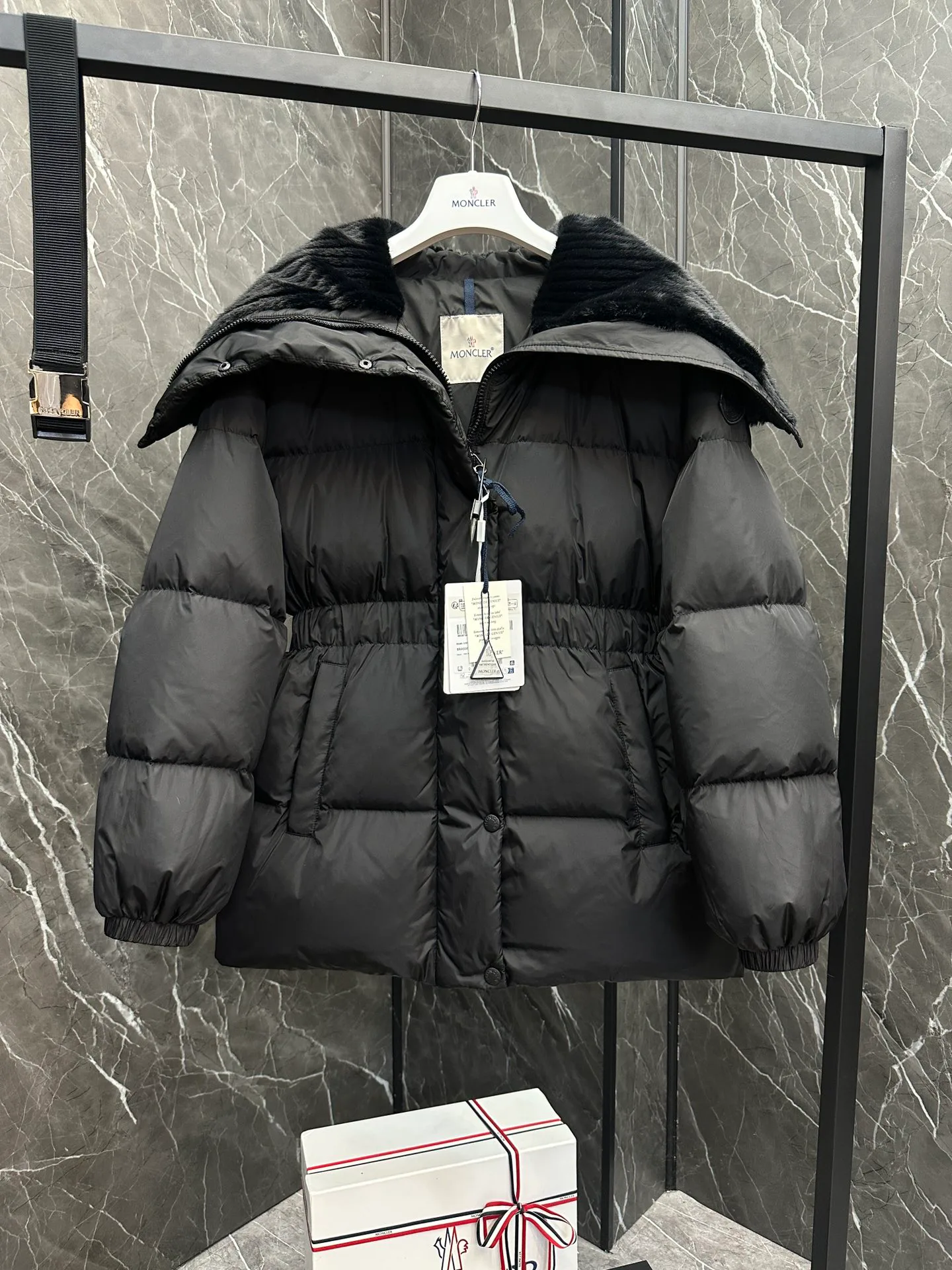 Куртки И Пуховики Женские Moncler 812911