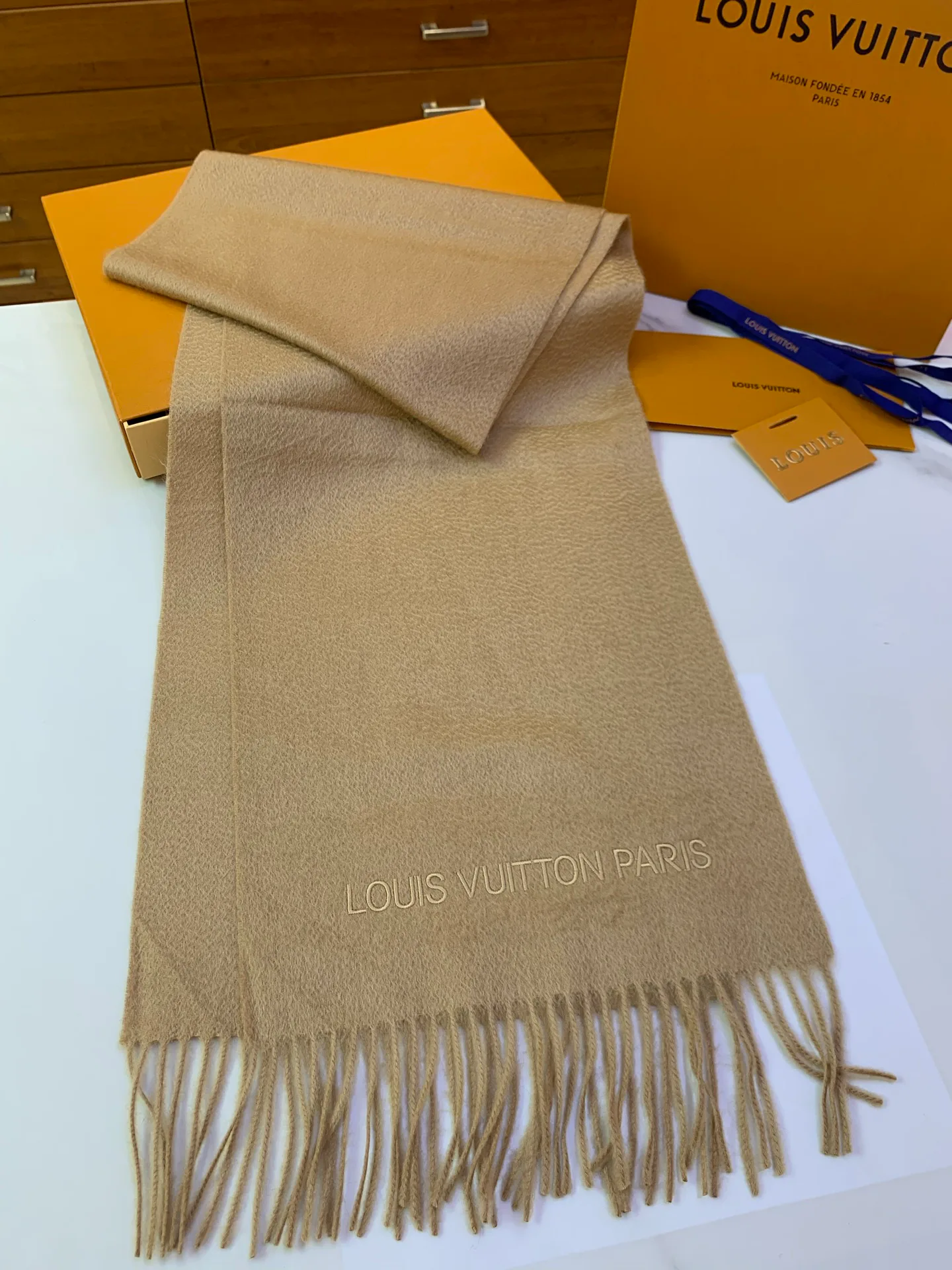 Шарфы Louis Vuitton 18637806