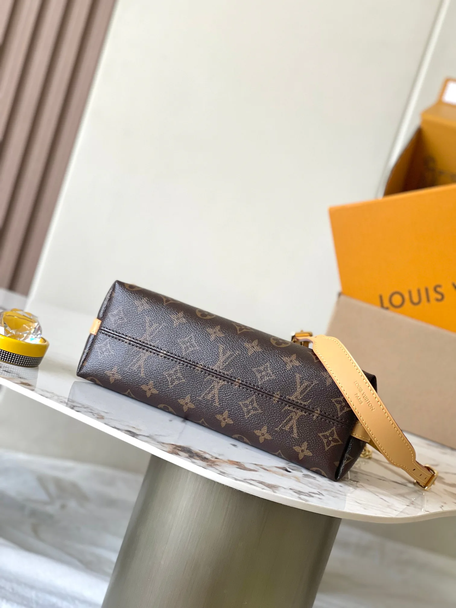 Классические Сумки Женские Louis Vuitton 18170474