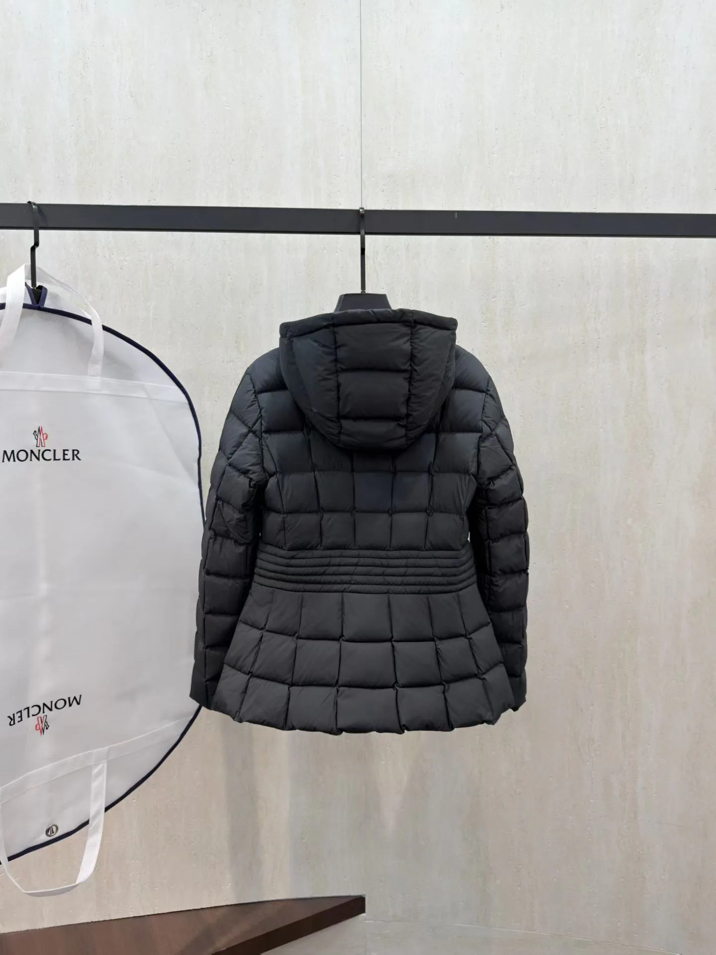 Куртки И Пуховики Женские Moncler 18820664