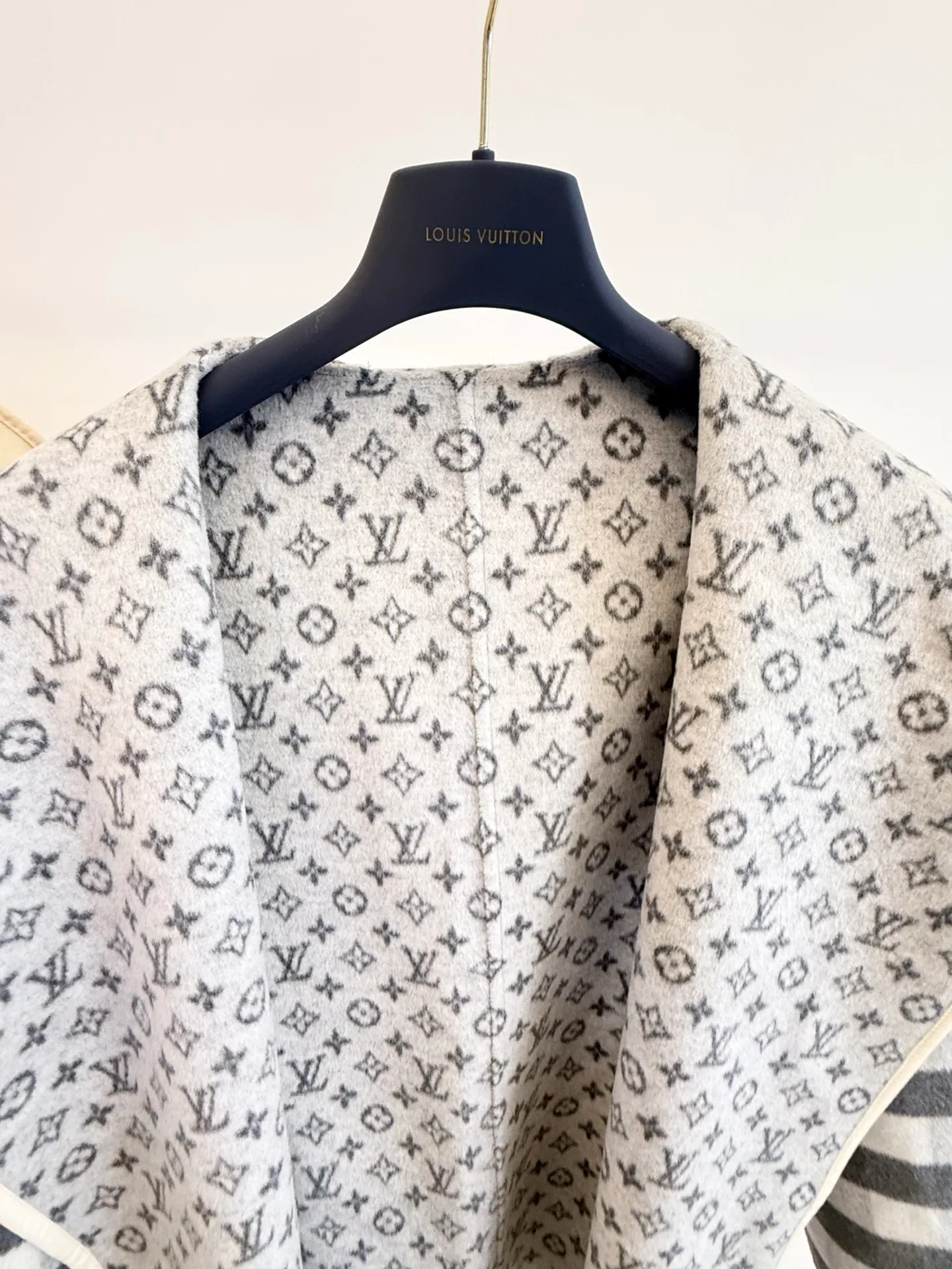 Пальто Женские Louis Vuitton 18594783
