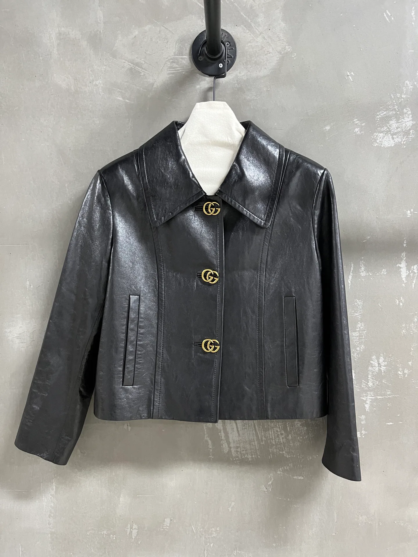 Кожаные Куртки И Дублёнки Женские Gucci 18172654
