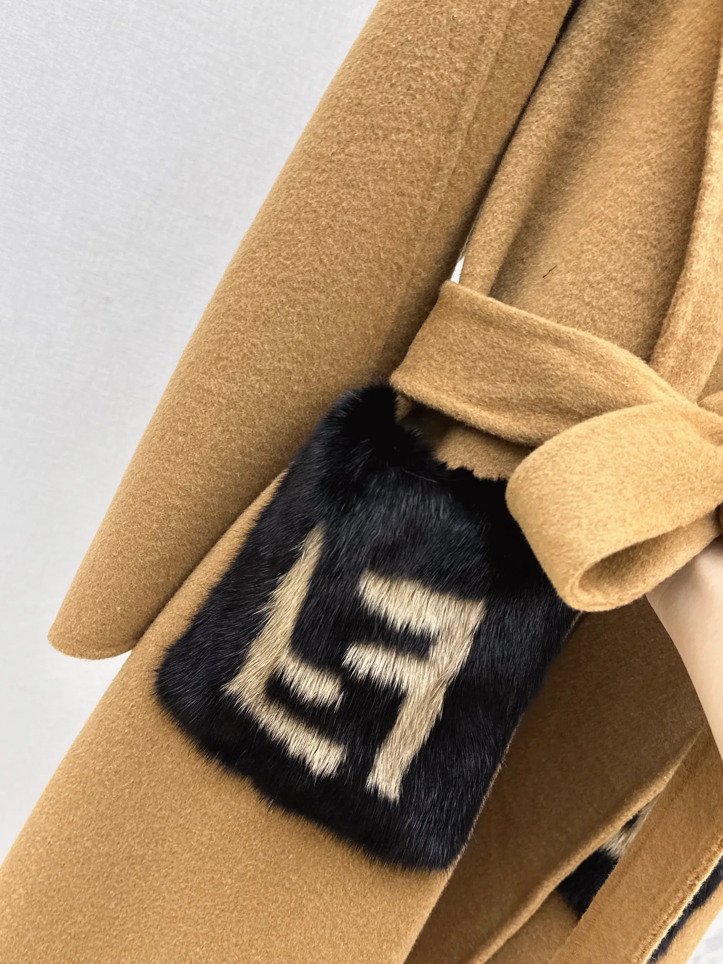 Пальто Женские Fendi 18253116