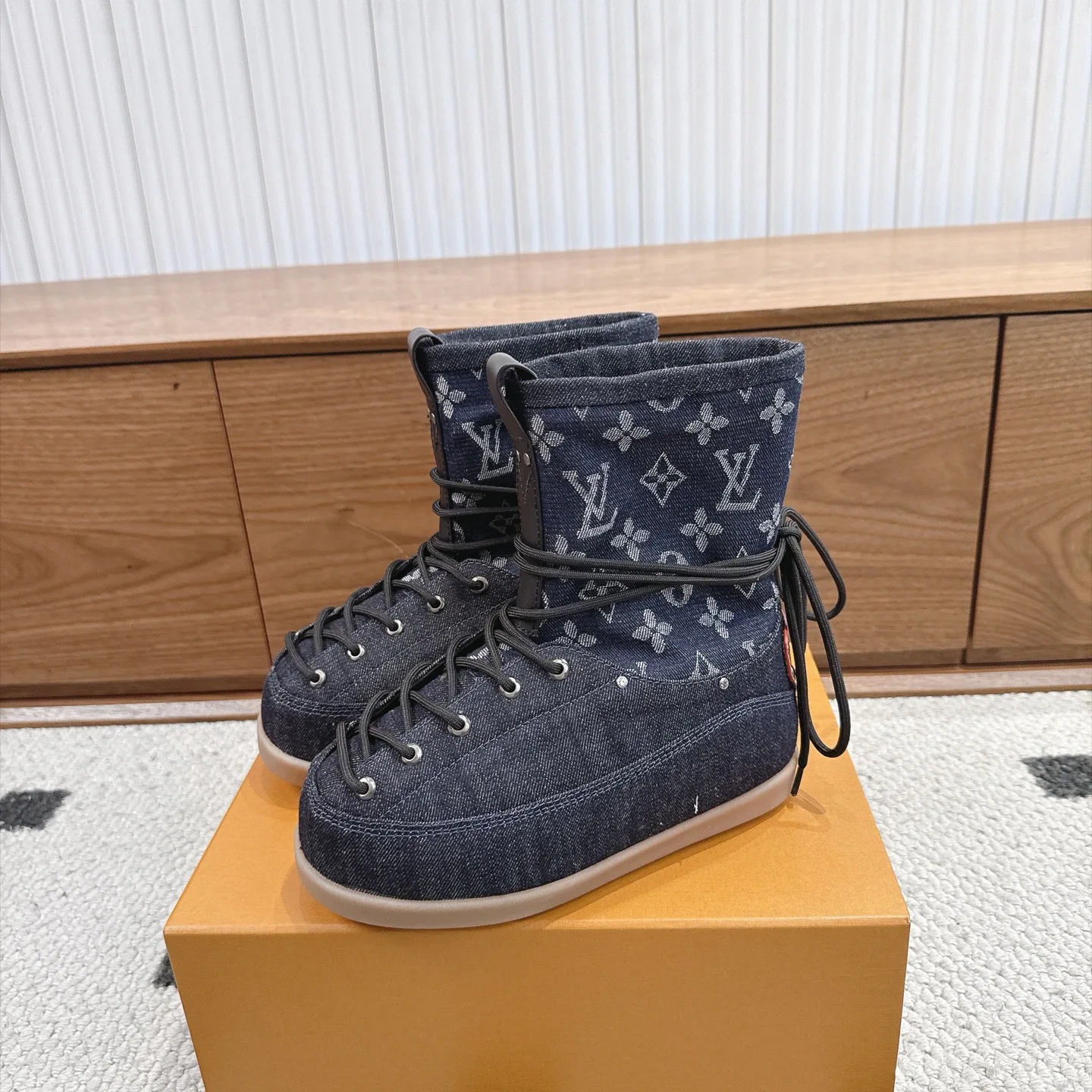 Кроссовки Женские Louis Vuitton 18613789