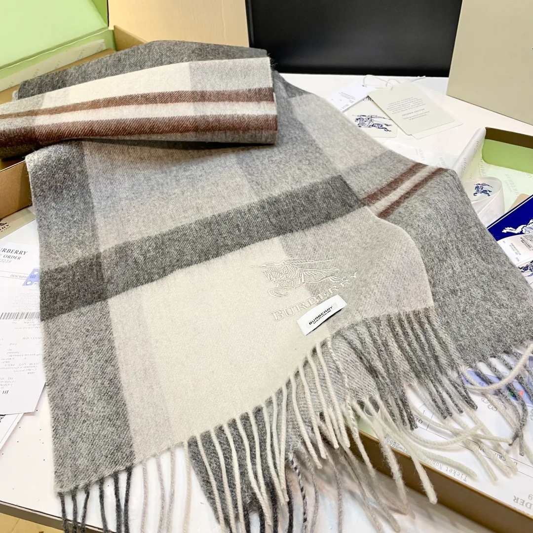 Шарфы Burberry 588304