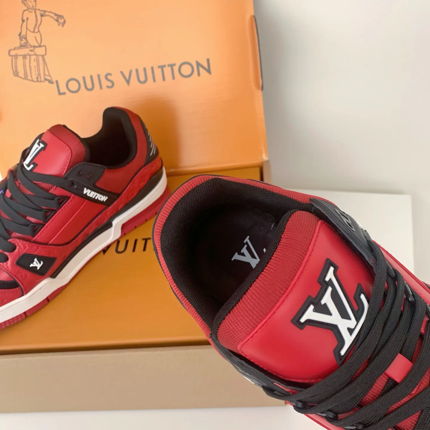 Кроссовки Женские Louis Vuitton 18258382