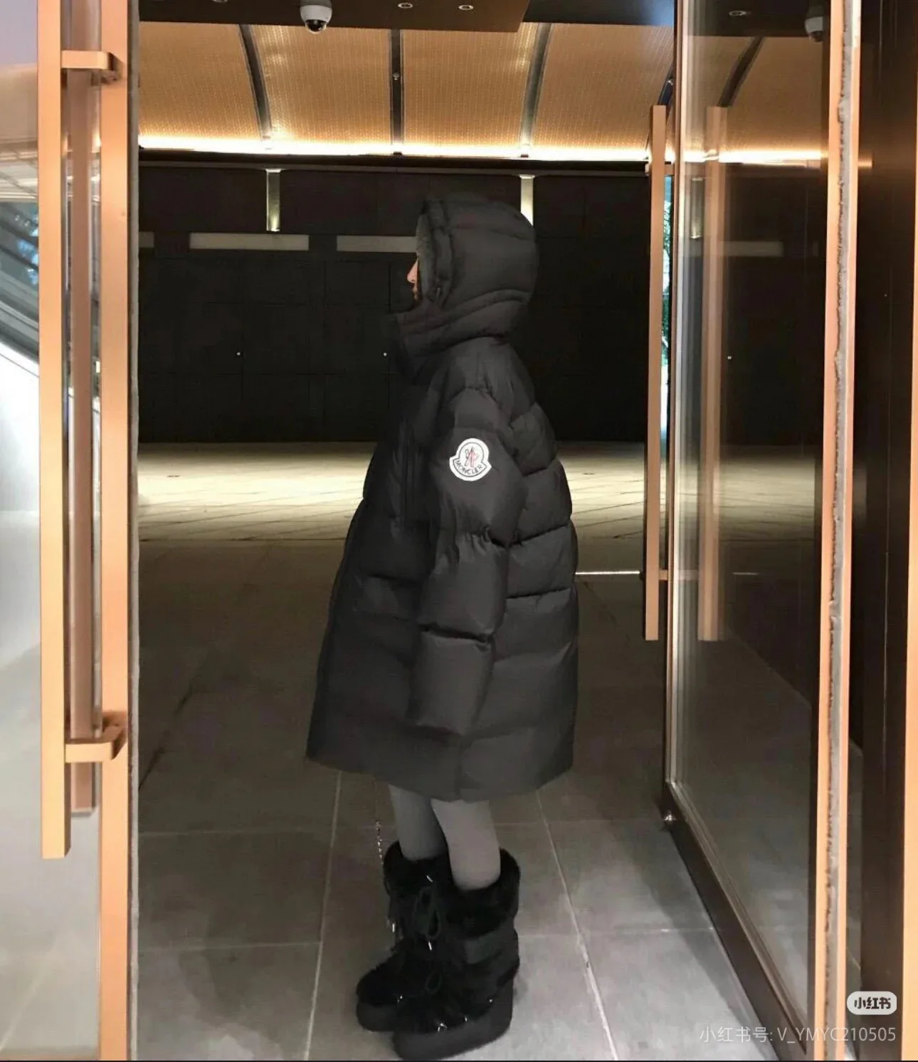 Куртки И Пуховики Женские Moncler 18044441