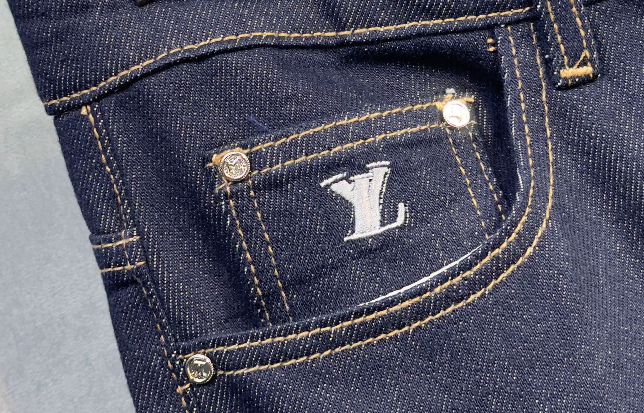 Джинсы Мужские Louis Vuitton 18098392