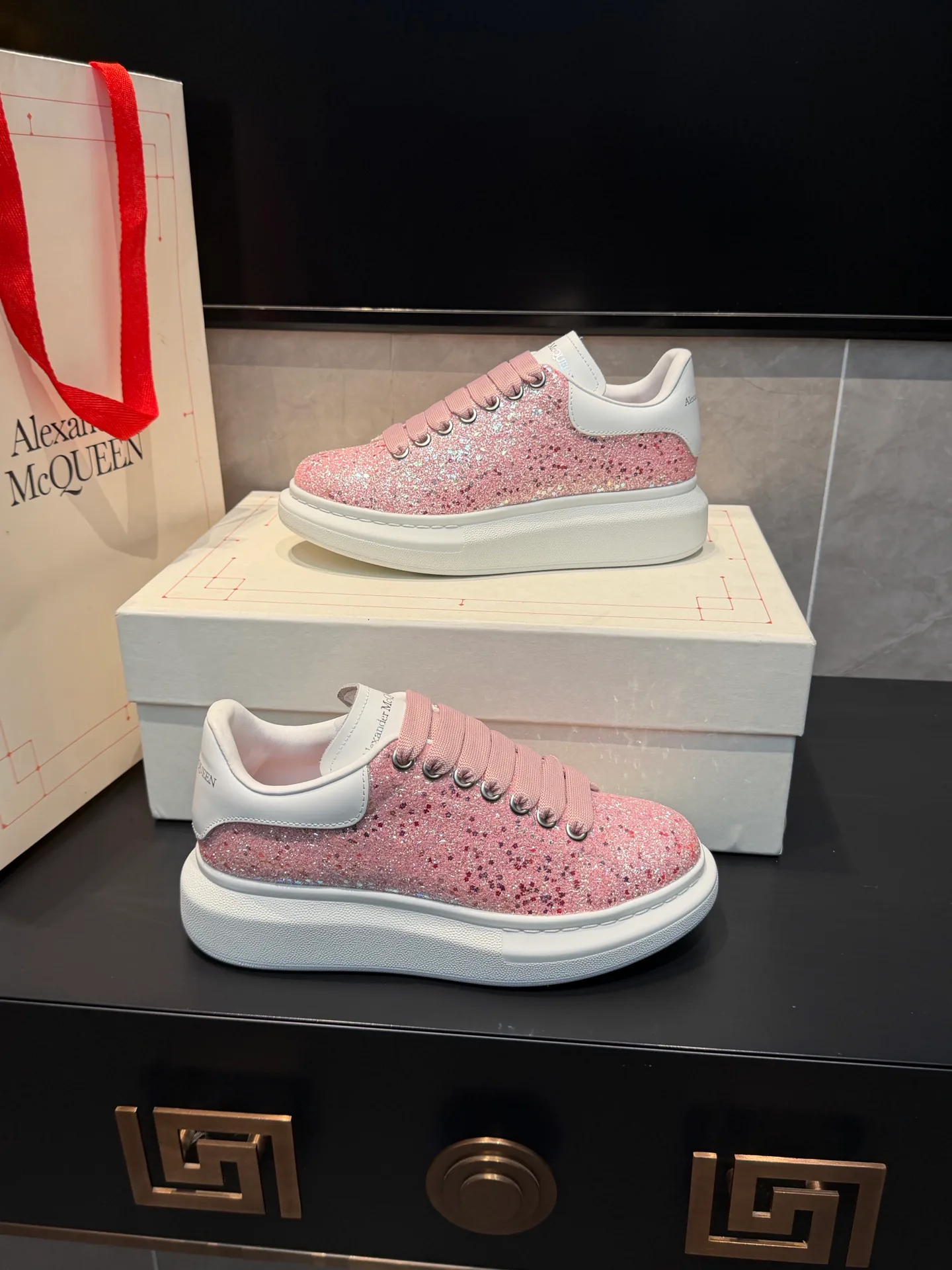 Кроссовки Женские Alexander Mcqueen 18891472