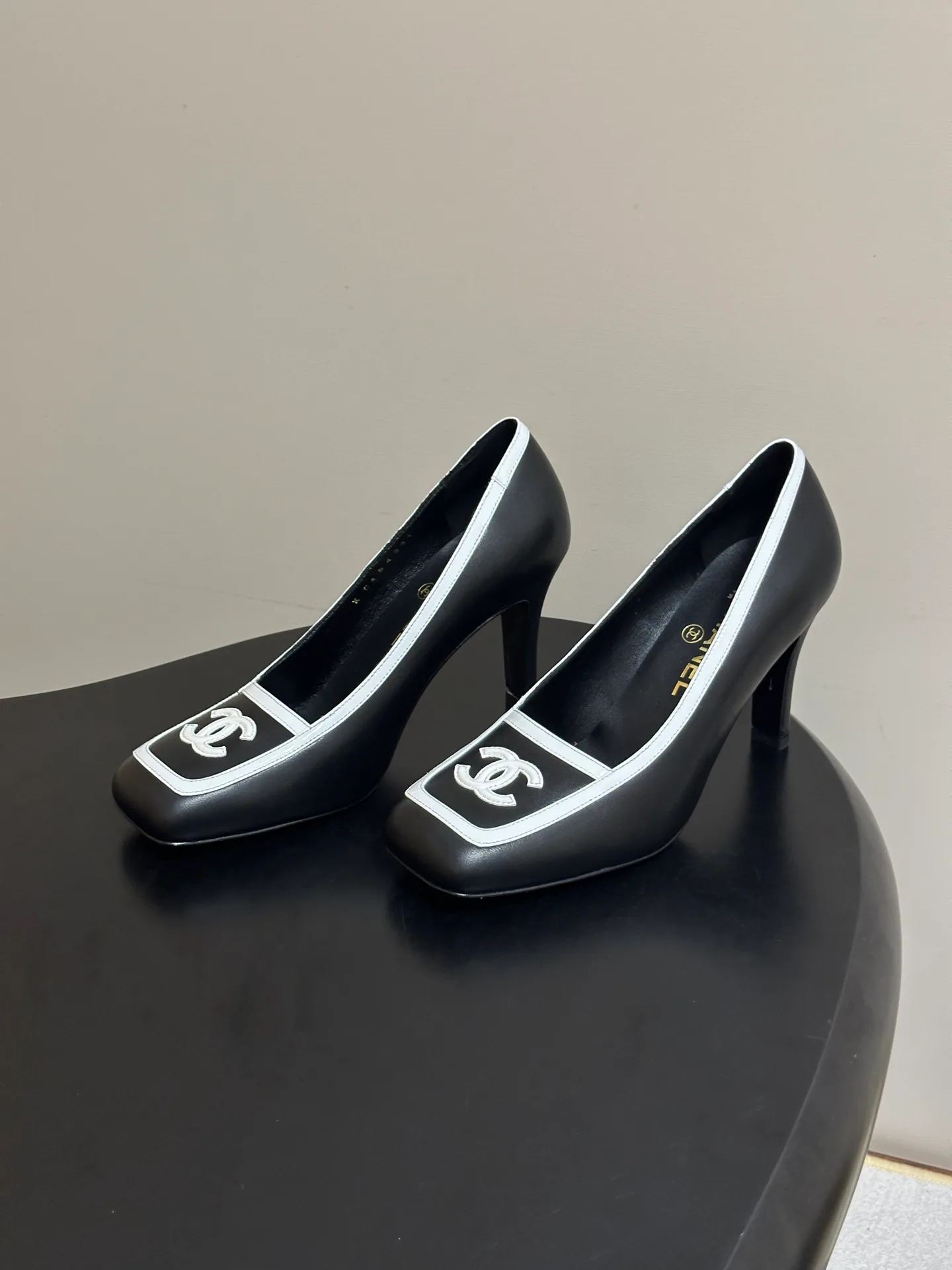 Туфли Женские Chanel 18049712