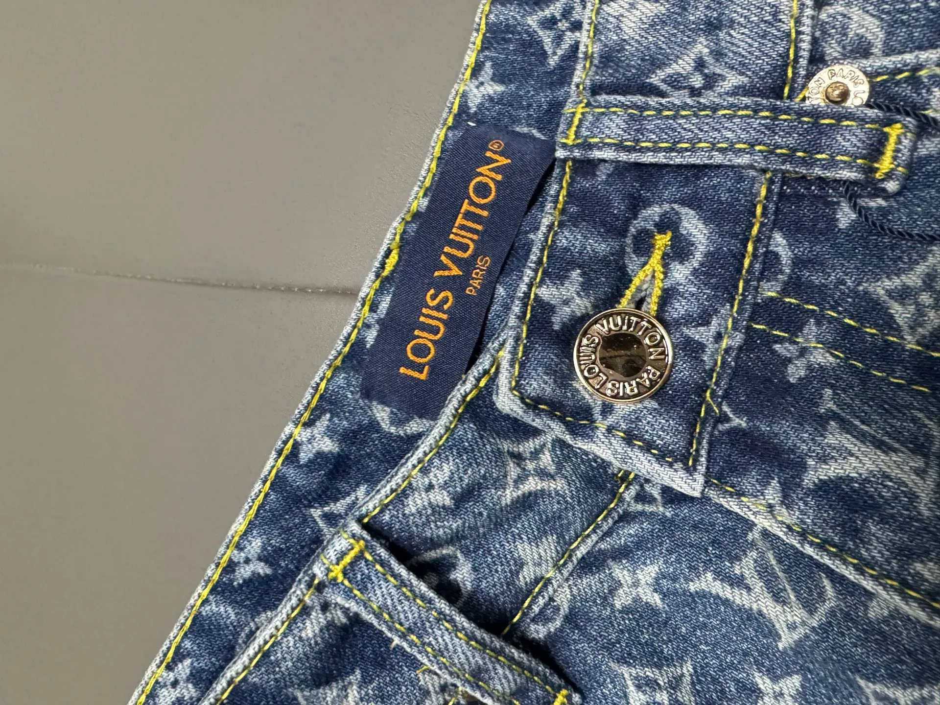 Джинсы Женские Louis Vuitton 1205605