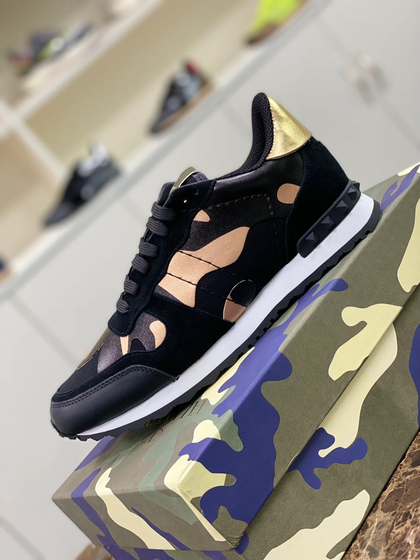 Кроссовки Женские Valentino 10736452