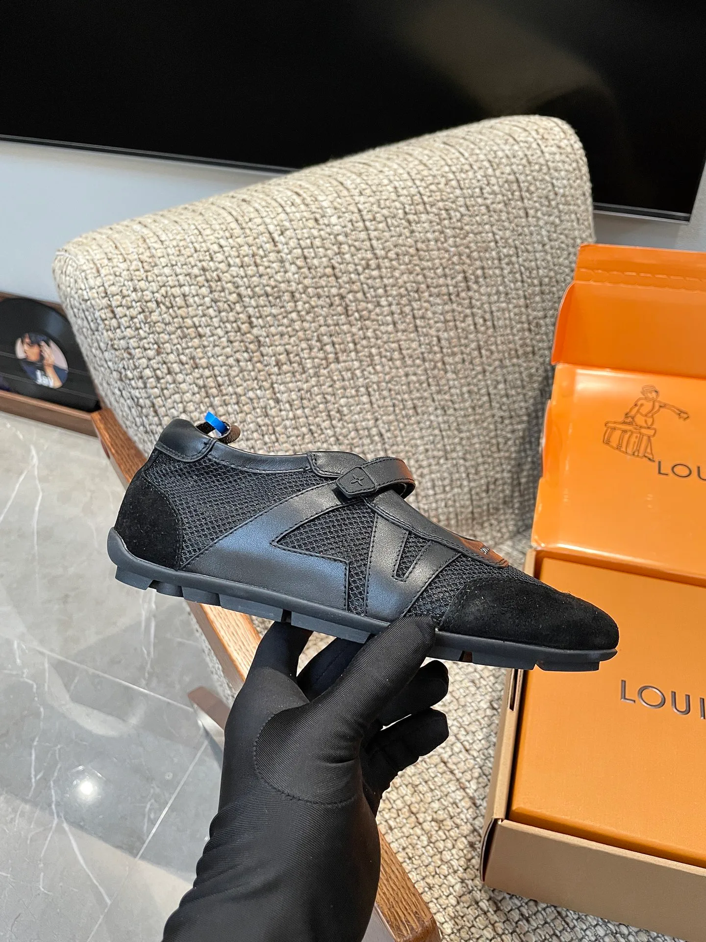 Кроссовки Женские Louis Vuitton 18209167