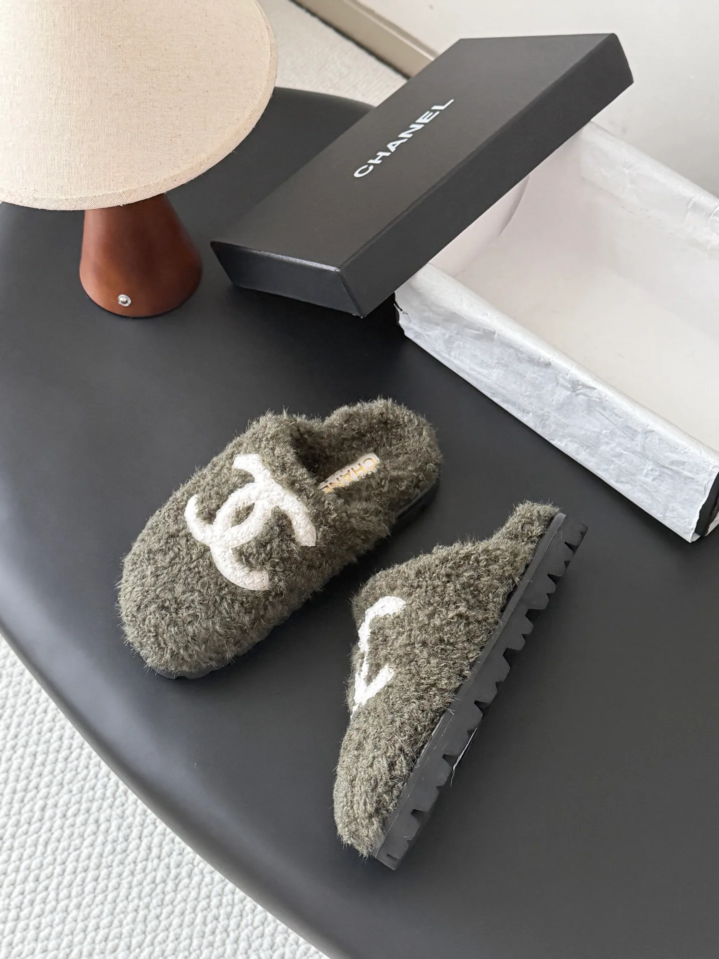 Тапочки Женские Chanel 18700056