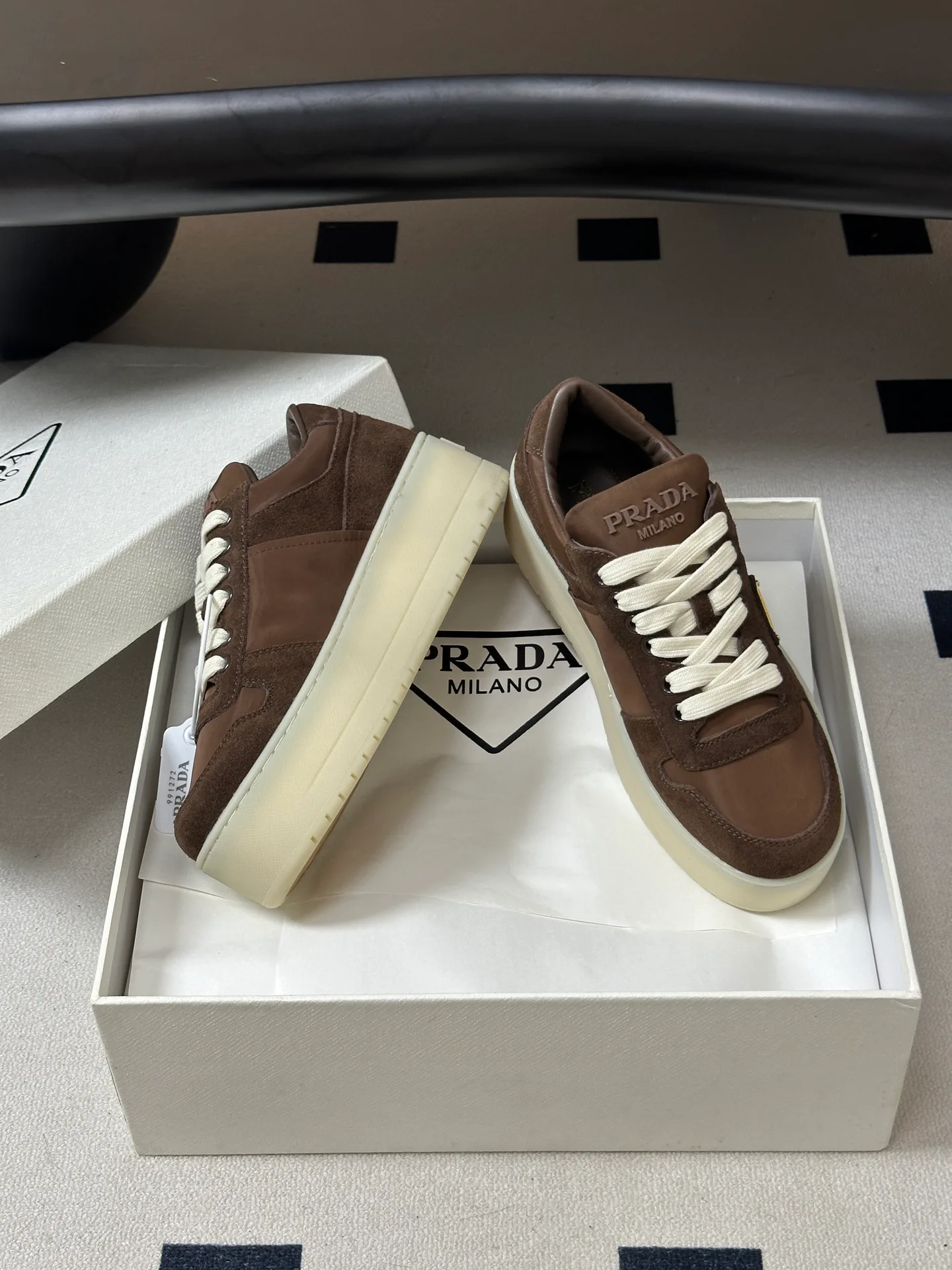 Кроссовки Женские Prada 18041555