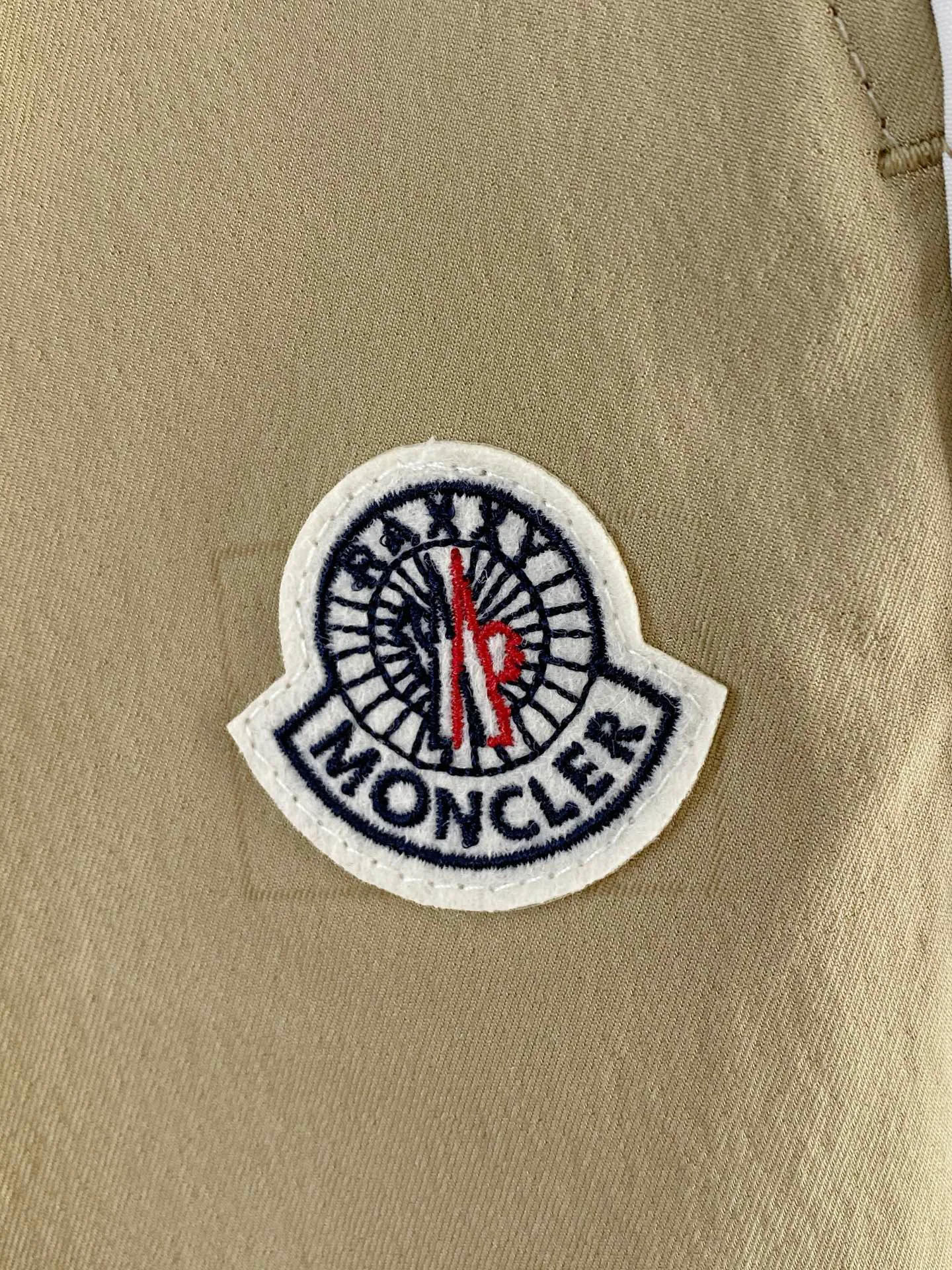 Шорты Женские Moncler 11584583