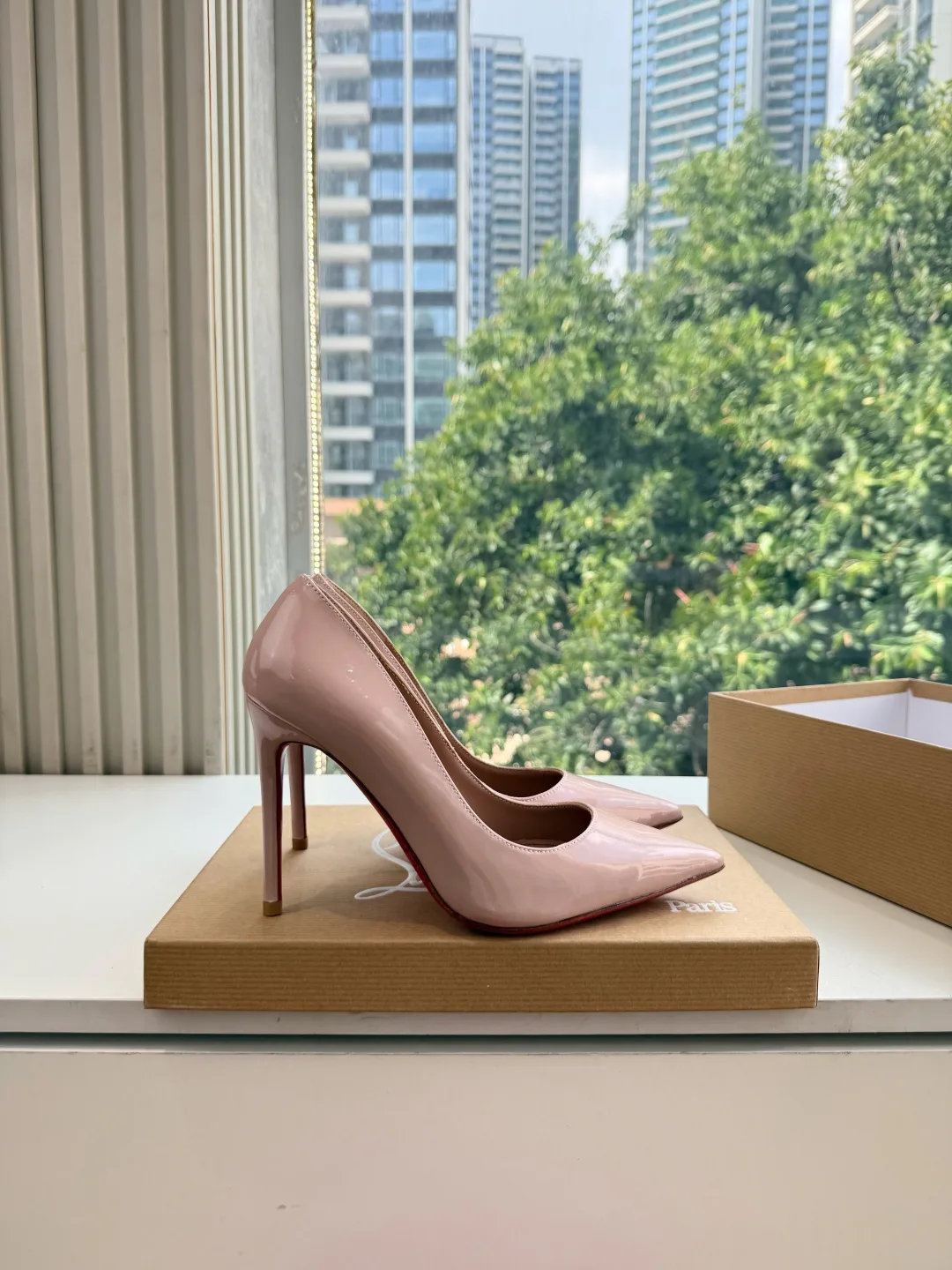 Туфли Женские Christian Louboutin 19673681
