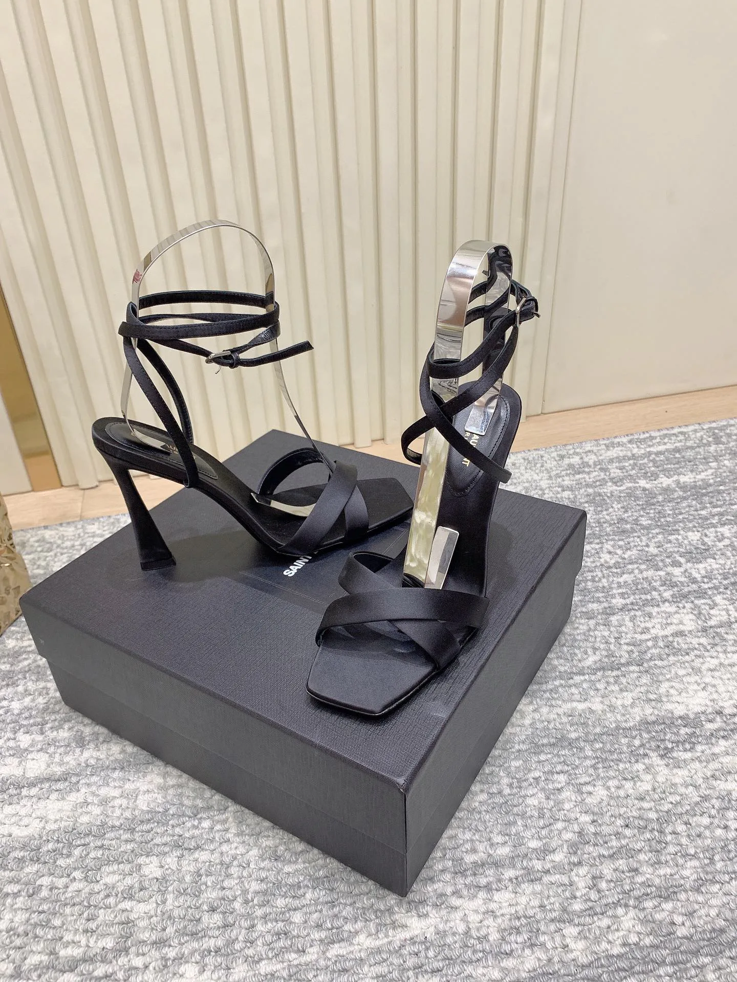 Босоножки Женские Saint Laurent 4512001