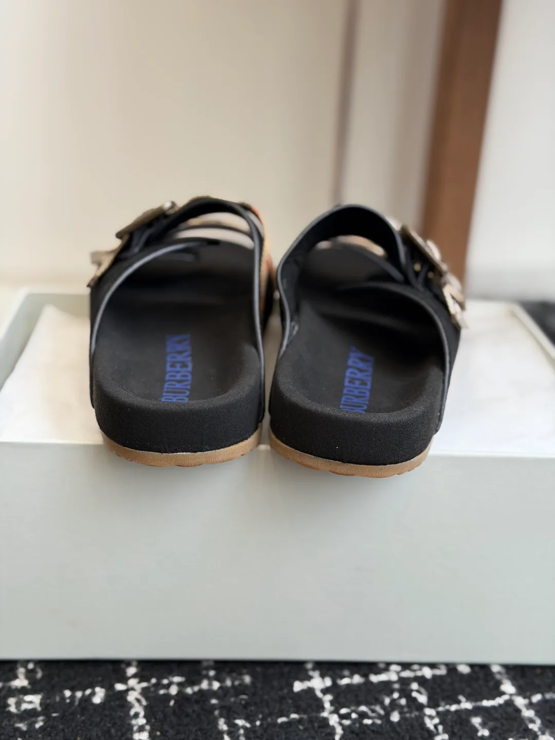 Шлепанцы Женские Burberry 17075329