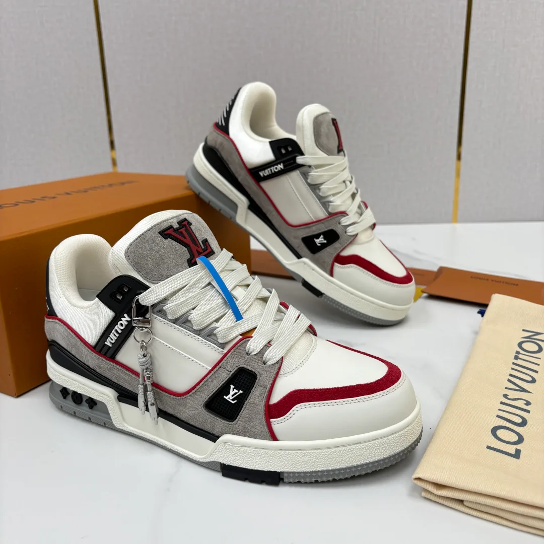 Кроссовки Женские Louis Vuitton 18668400