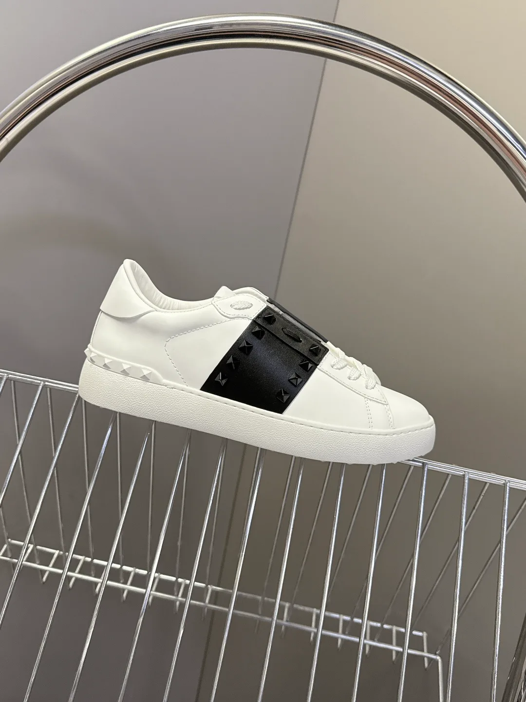 Кроссовки Женские Valentino 18817576