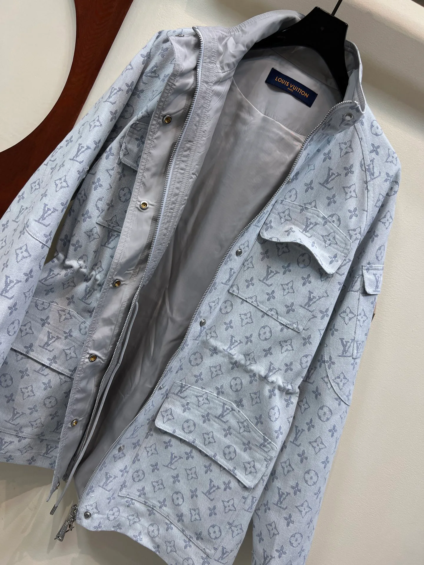 Куртки И Пуховики Женские Louis Vuitton 18605971