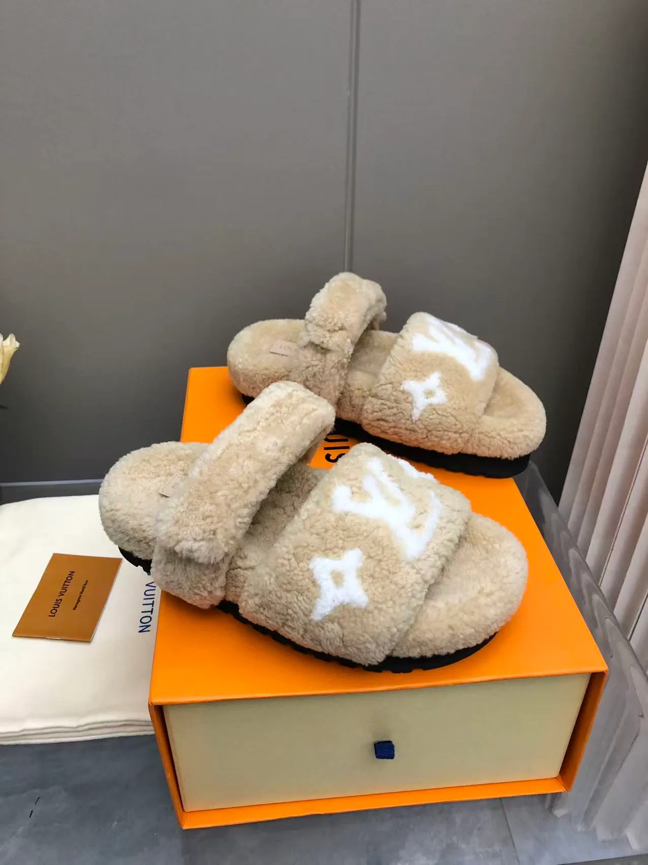 Тапочки Женские Louis Vuitton 293537