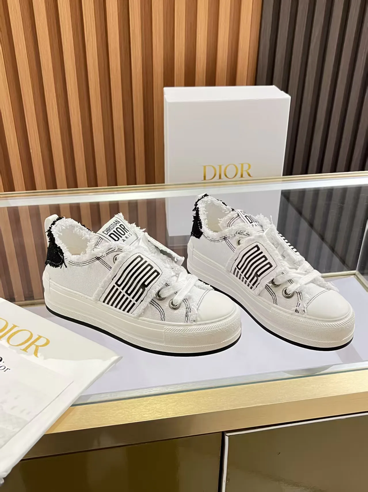 Кроссовки Женские Christian Dior 18311537