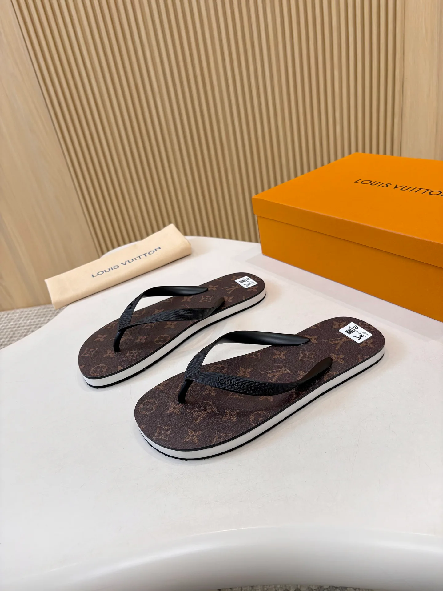 Шлепанцы Женские Louis Vuitton 18025534