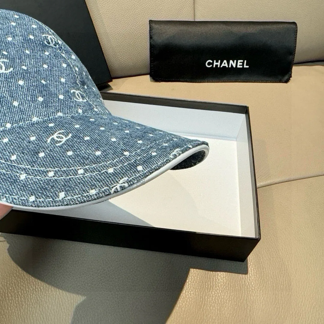 Головные Уборы Chanel 18347067