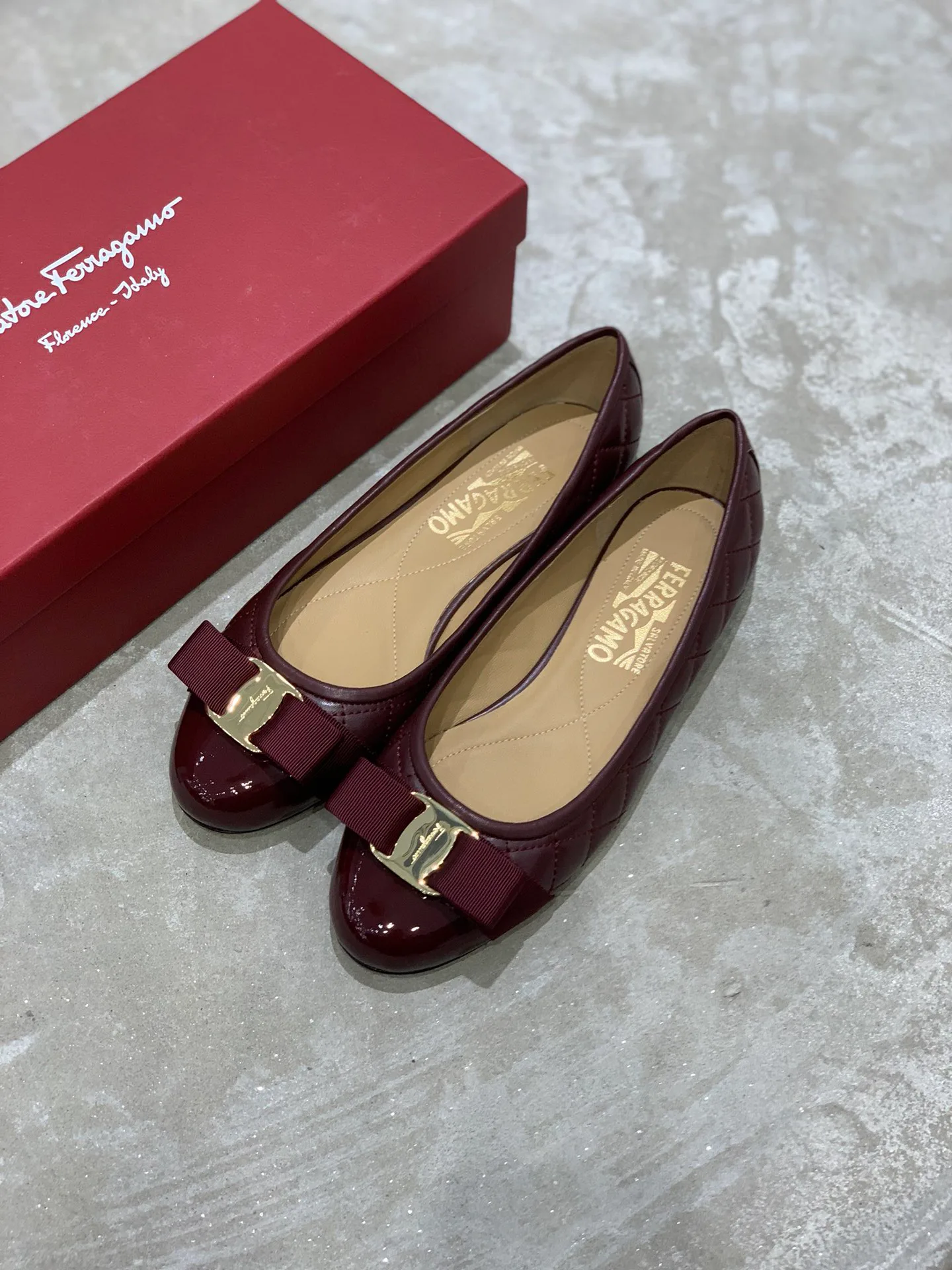 Балетки Женские Salvatore Ferragamo 17642576
