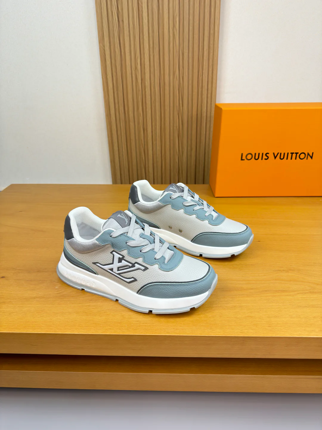 Кроссовки Женские Louis Vuitton 2652657