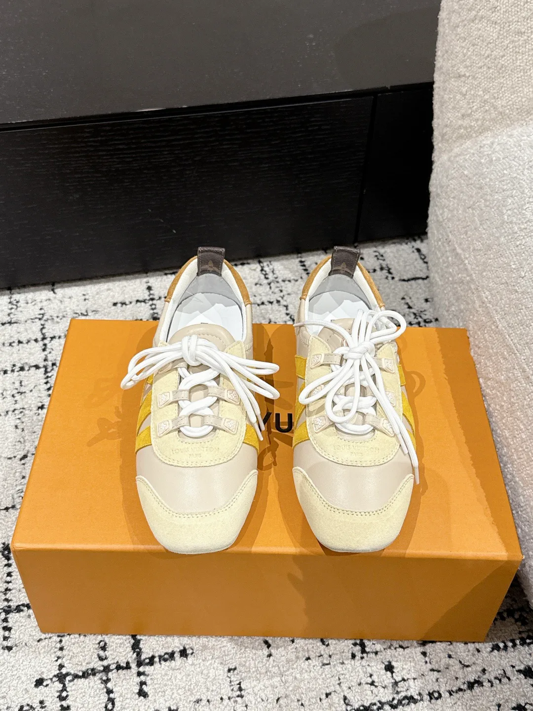 Кроссовки Женские Louis Vuitton 18409754