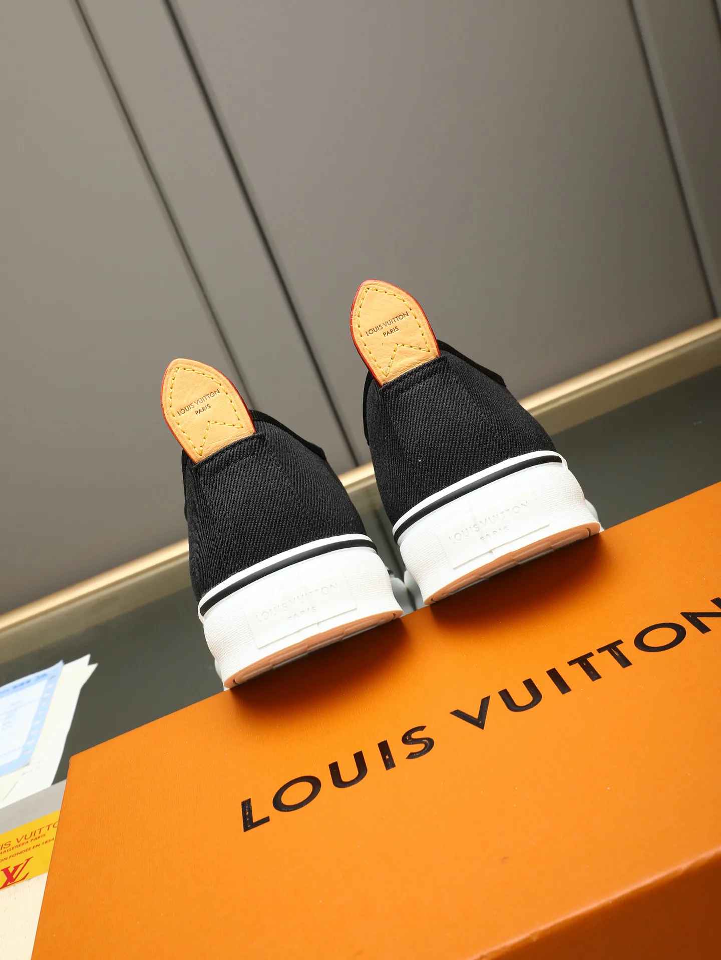 Кроссовки Женские Louis Vuitton 17947254