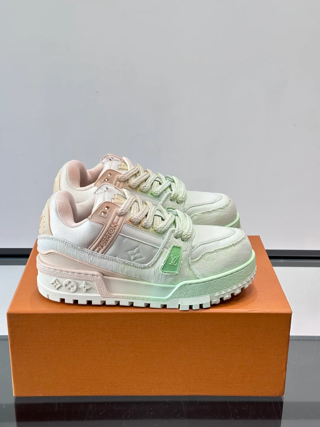 Кроссовки Женские Louis Vuitton 13580304