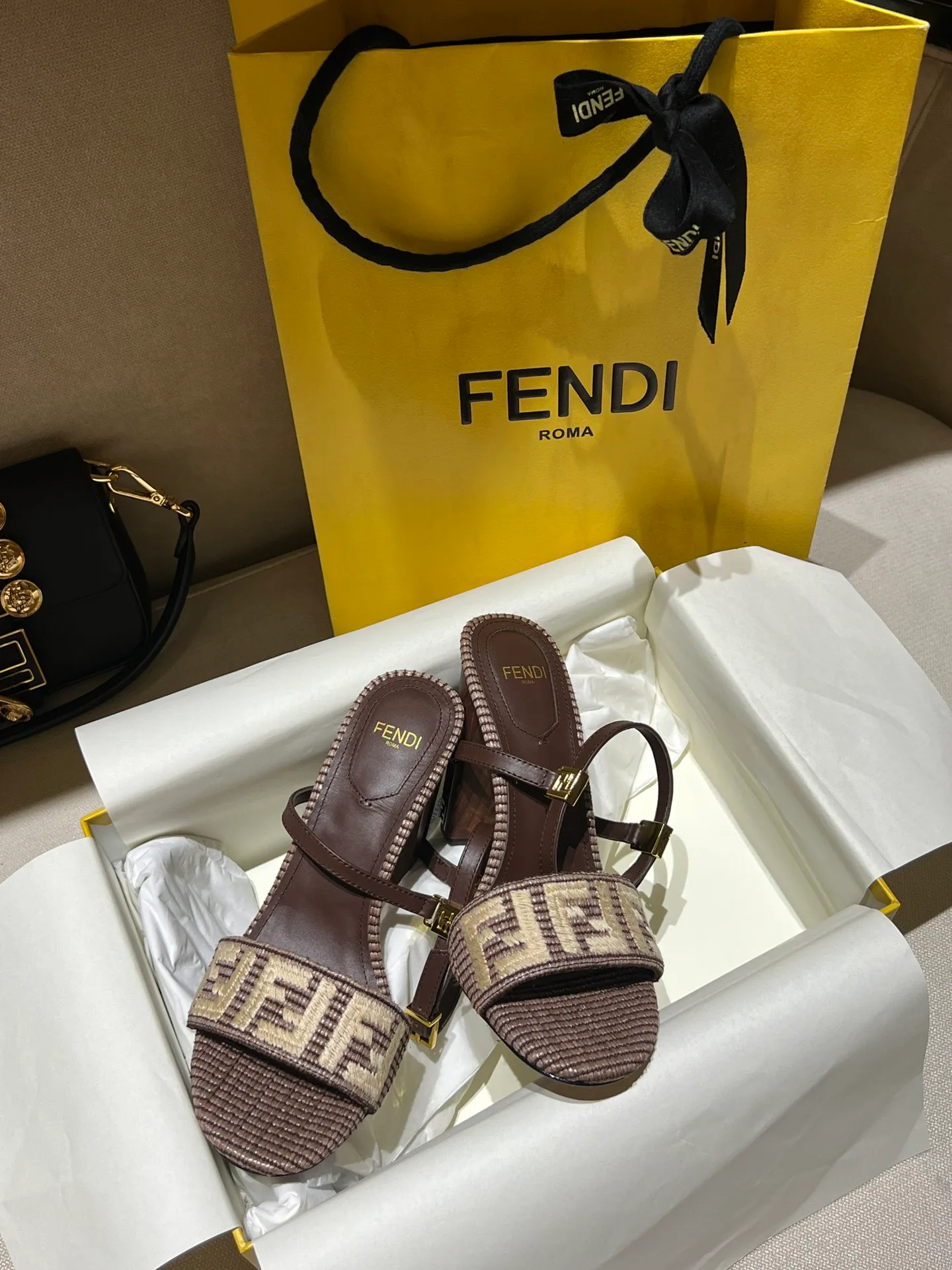 Босоножки Женские Fendi